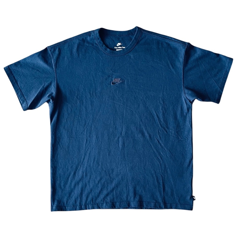 Navy Nike embroidered logo tee. Size Large.